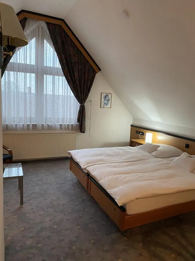Hotel Seebach Grossenseebach  3*,